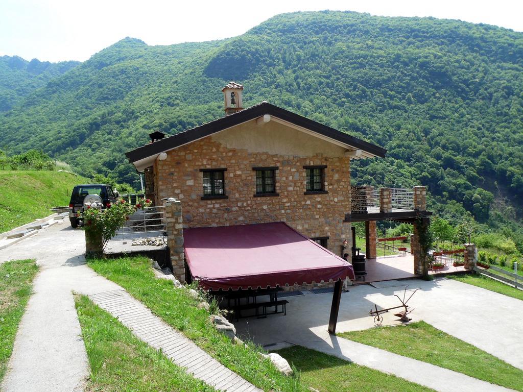 Beautiful Chalet With Swimming Pool In Lombardy Villa Marone Kültér fotó