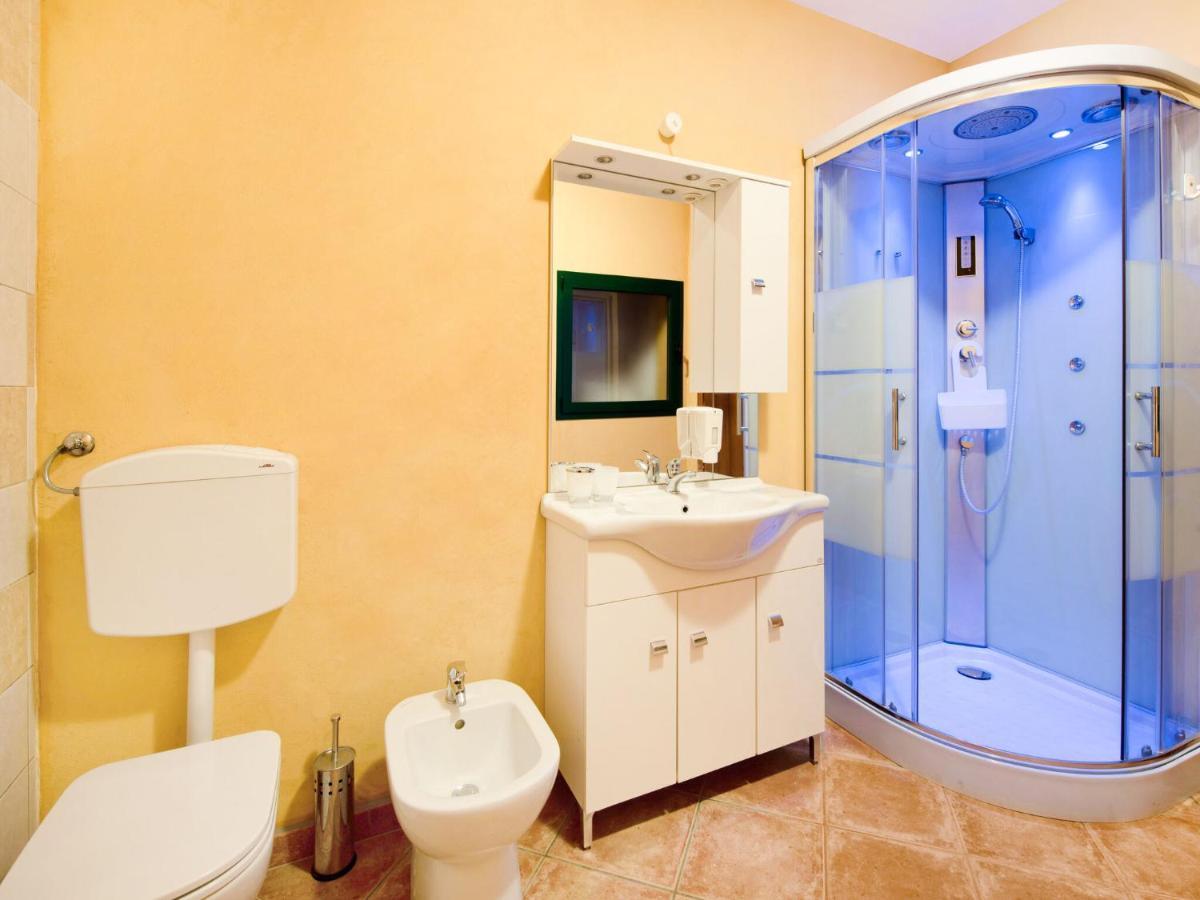 Beautiful Chalet With Swimming Pool In Lombardy Villa Marone Kültér fotó