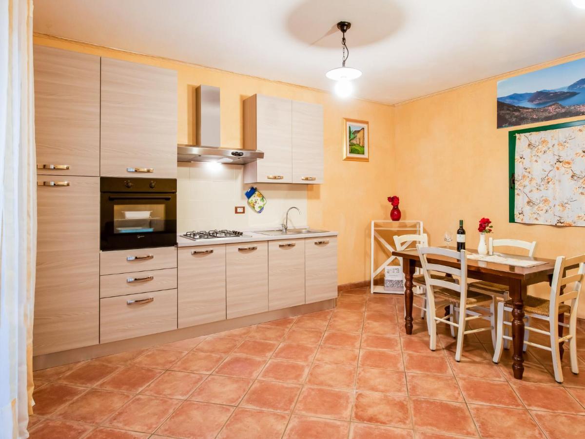 Beautiful Chalet With Swimming Pool In Lombardy Villa Marone Kültér fotó